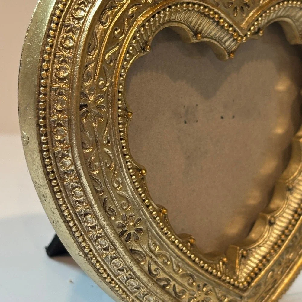 Vintage Gold Ornate Picture Frame Set Heart and Round Floral Scroll PF027